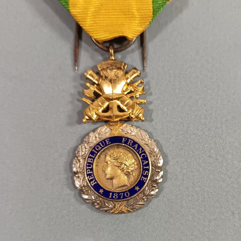 FRANCE ORDRE DE LA MEDAILLE MILITAIRE 3 ème REPUBLIQUE 1870 VALEUR ET DISCIPLINE EN ARGENT DANS SON CARTON