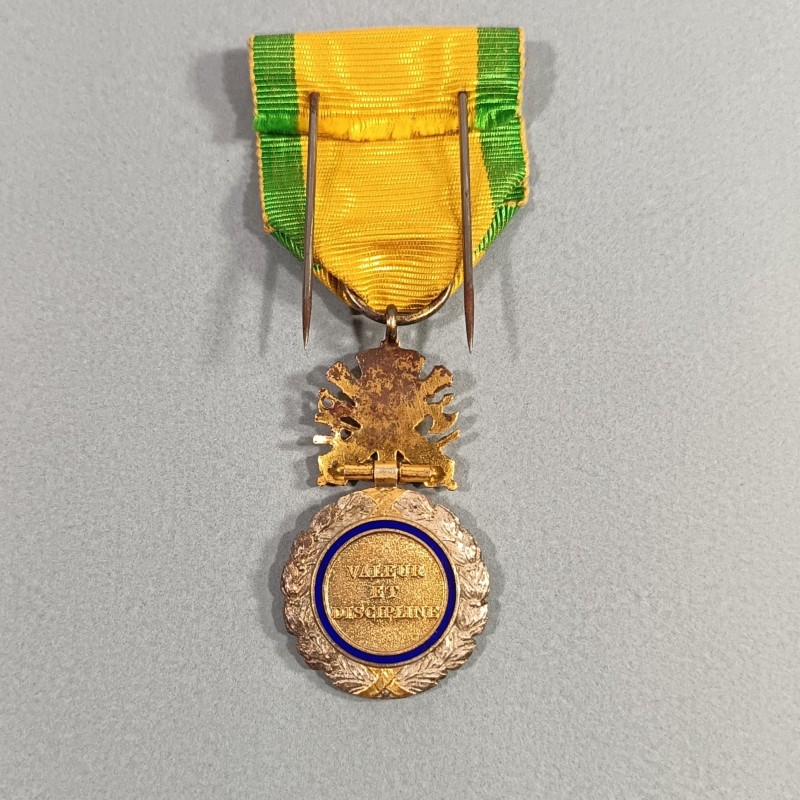 FRANCE ORDRE DE LA MEDAILLE MILITAIRE 3 ème REPUBLIQUE 1870 VALEUR ET DISCIPLINE EN ARGENT DANS SON CARTON
