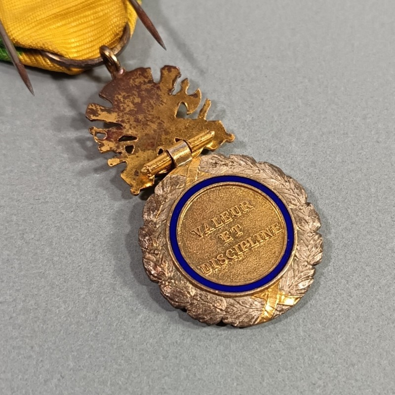 FRANCE ORDRE DE LA MEDAILLE MILITAIRE 3 ème REPUBLIQUE 1870 VALEUR ET DISCIPLINE EN ARGENT DANS SON CARTON