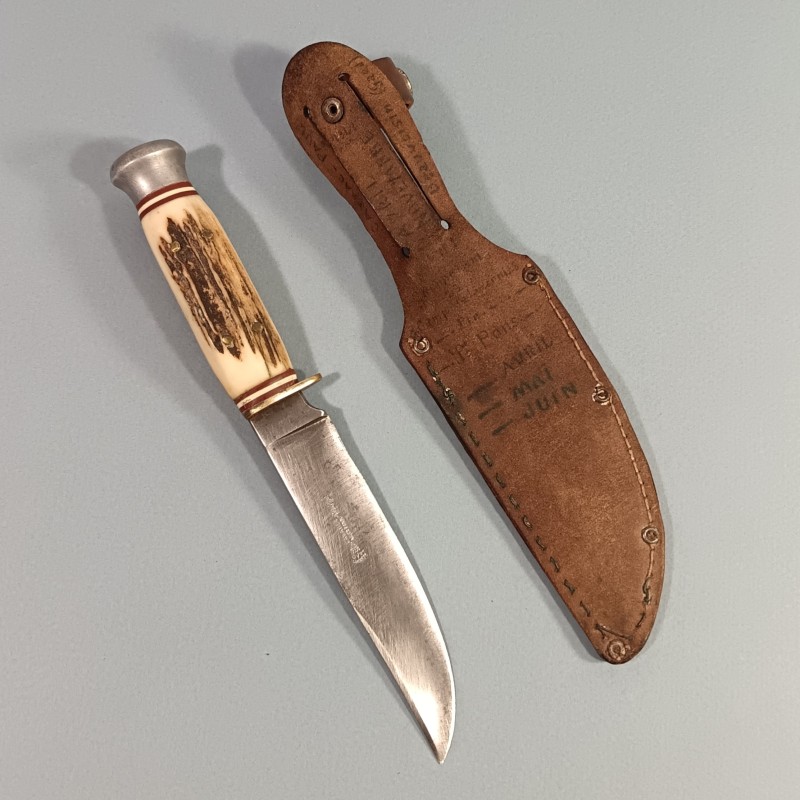 COUTEAU SABATIER SCOUT GUIDE AVEC NOM D'UNE FILLE NOMBREUX ECRITURES ET DATE 1941 SUR LE FOURREAU