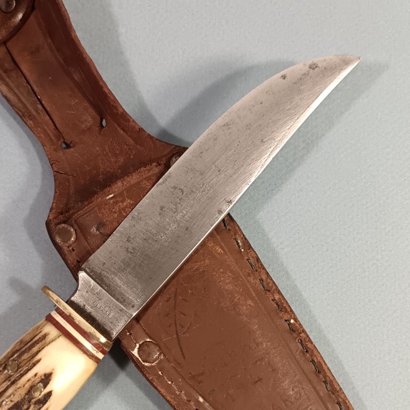 COUTEAU SABATIER SCOUT GUIDE AVEC NOM D'UNE FILLE NOMBREUX ECRITURES ET DATE 1941 SUR LE FOURREAU