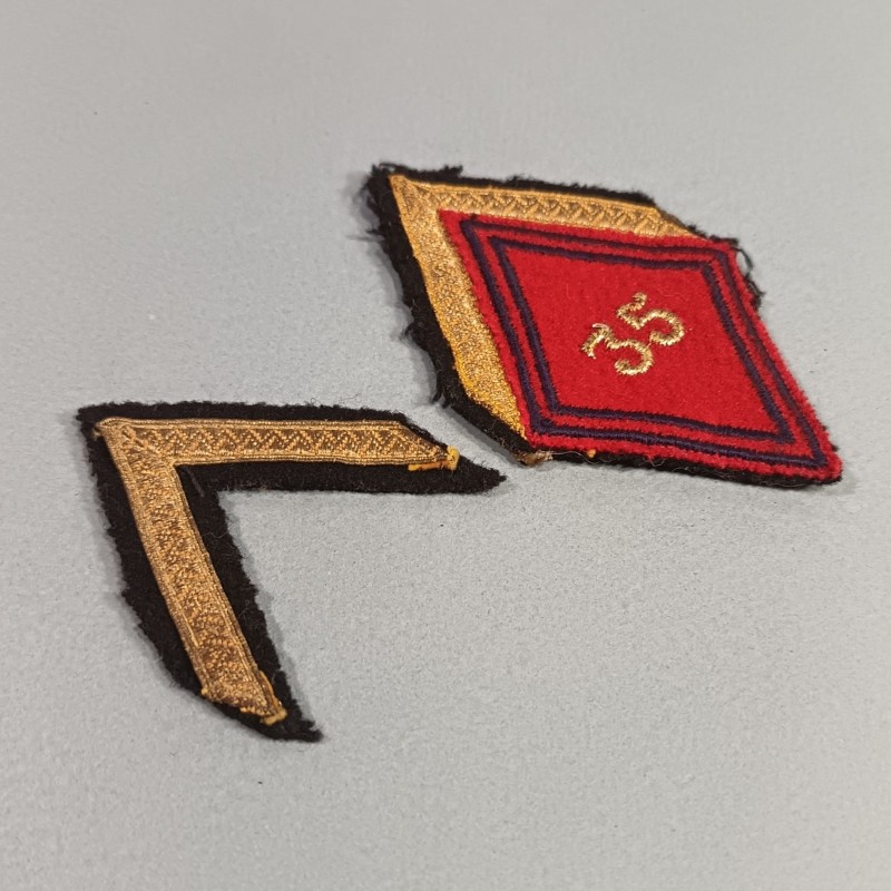 INSIGNES TISSU LOSANGE ET GRADE MODELE 1945 D'UN SERGENT DU 35 ème RAP REGIMENT D'ARTILLERIE PARACHUTISTE