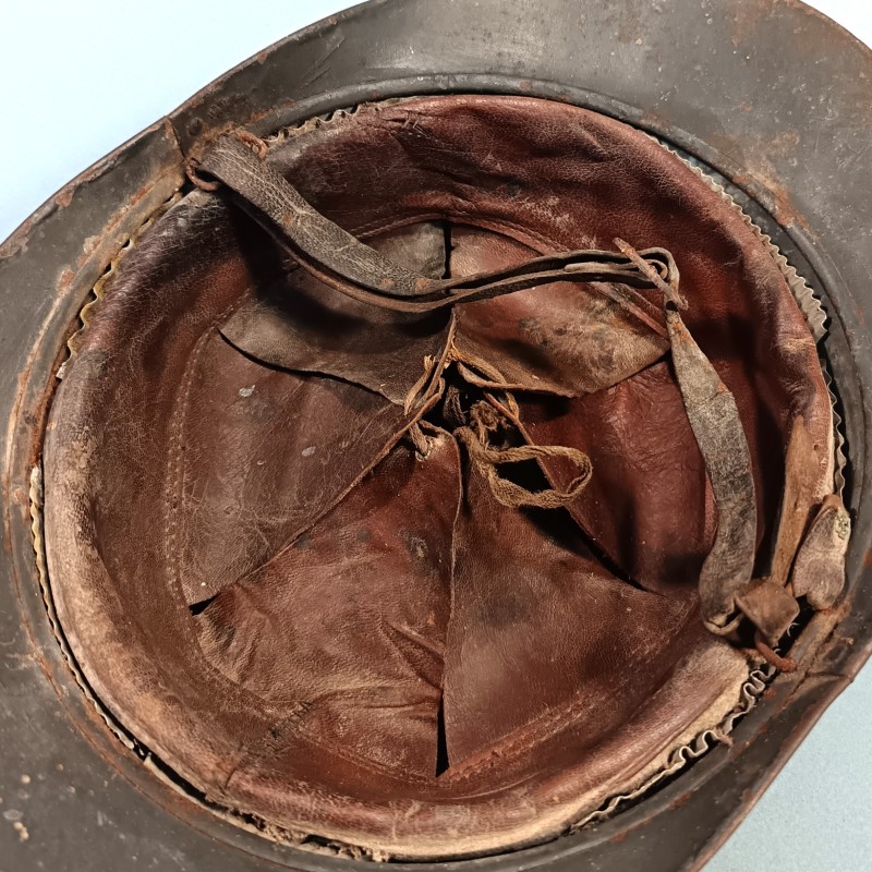 CASQUE ADRIAN MODELE 1915 ARTILLERIE COMPLET GUERRE 1914-1918 DANS SON JUS DE GRENIER !!