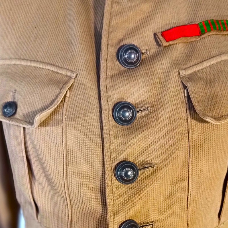 VESTE D'UNIFORME COULEUR SABLE MODELE 1918 CHASSEURS ET TROUPES D'AFRIQUE ET LEGION ETRANGERE
