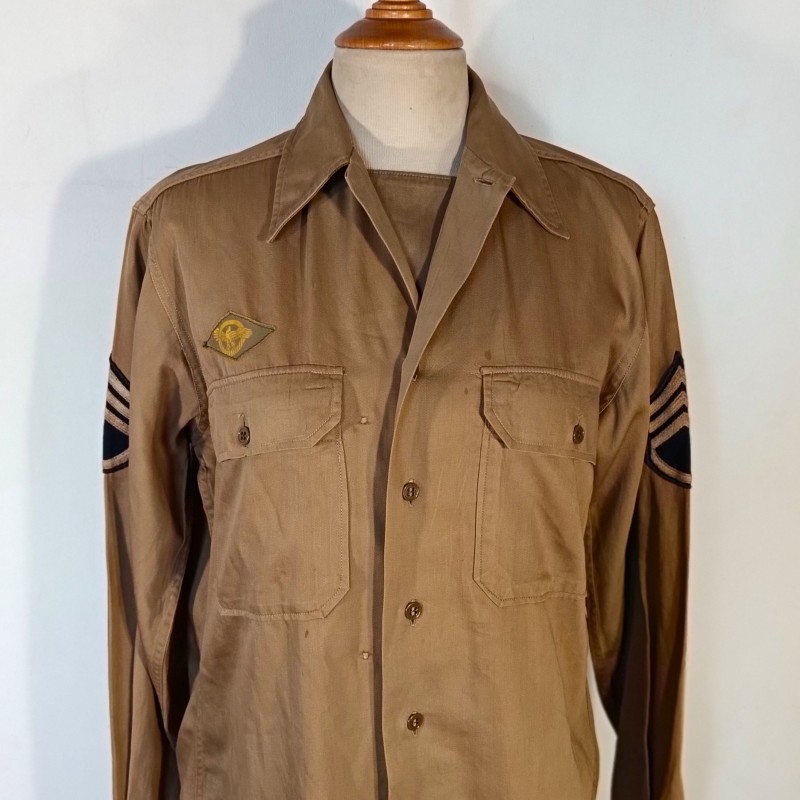 CHEMISE AMERICAINE US OFFICIER MODELE BEIGE 1942 TAILLE US 14.1/2 33 AVEC GRADES DE STAFF SERGENT
