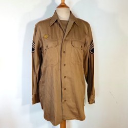 CHEMISE AMERICAINE US OFFICIER MODELE BEIGE 1942 TAILLE US 14.1/2 33 AVEC GRADES DE STAFF SERGENT