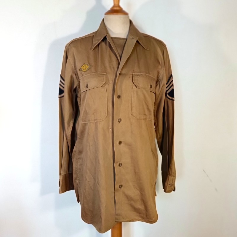 CHEMISE AMERICAINE US OFFICIER MODELE BEIGE 1942 TAILLE US 14.1/2 33 AVEC GRADES DE STAFF SERGENT