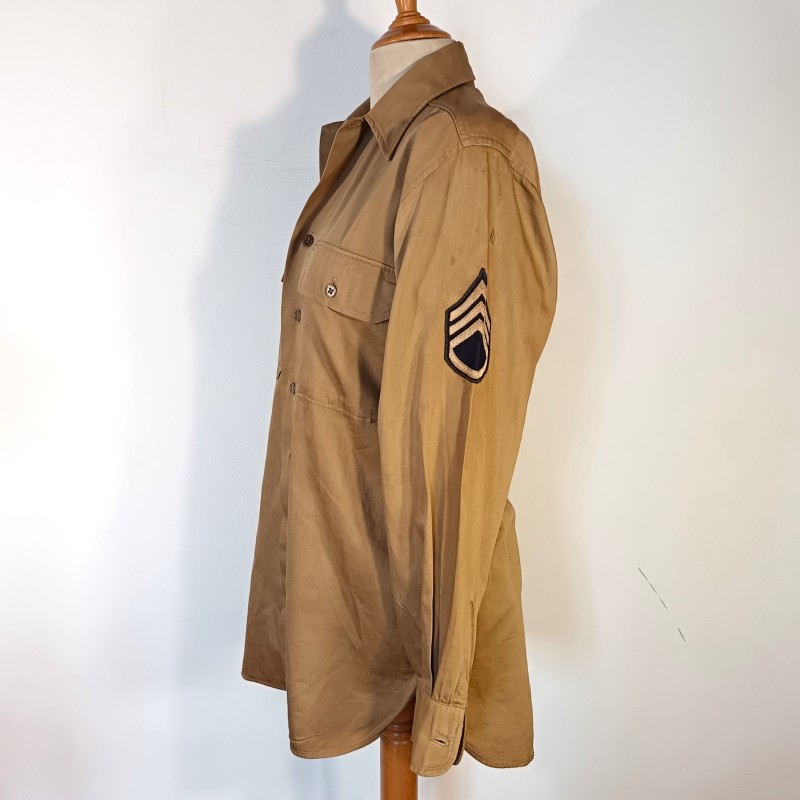 CHEMISE AMERICAINE US OFFICIER MODELE BEIGE 1942 TAILLE US 14.1/2 33 AVEC GRADES DE STAFF SERGENT