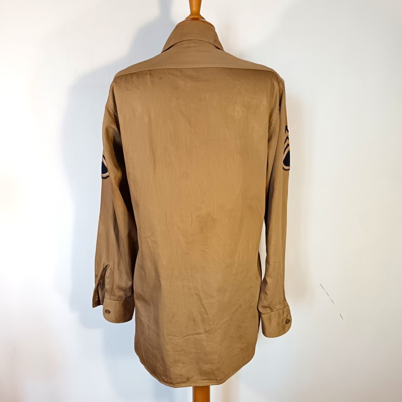 CHEMISE AMERICAINE US OFFICIER MODELE BEIGE 1942 TAILLE US 14.1/2 33 AVEC GRADES DE STAFF SERGENT