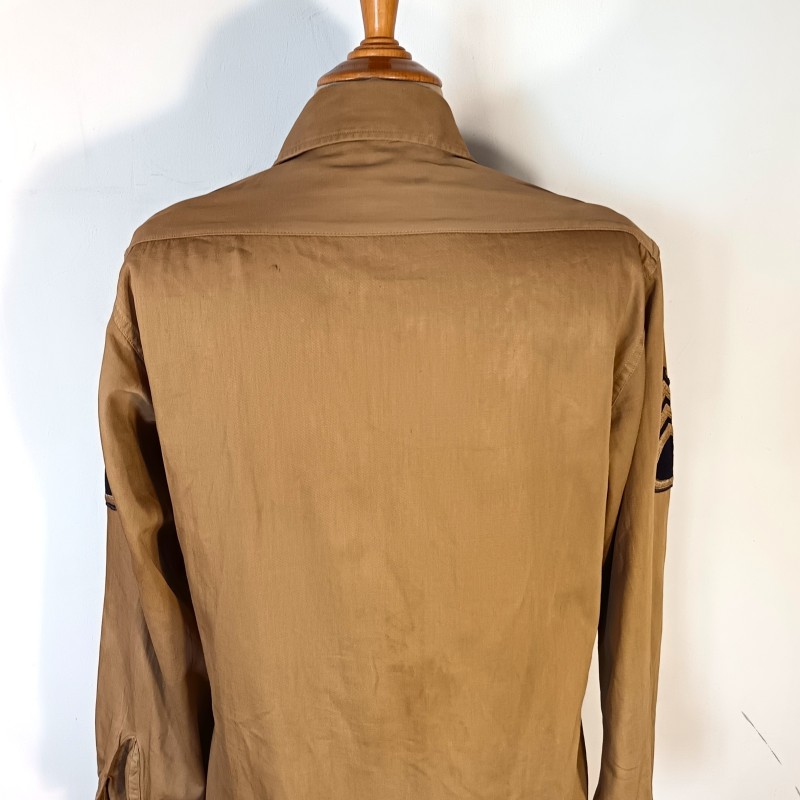 CHEMISE AMERICAINE US OFFICIER MODELE BEIGE 1942 TAILLE US 14.1/2 33 AVEC GRADES DE STAFF SERGENT
