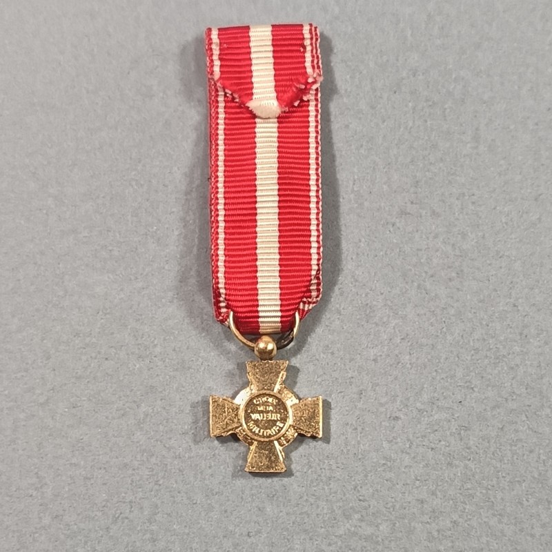 FRANCE REDUCTION DE LA MEDAILLE OU CROIX DE LA VALEUR MILITAIRE AVEC 2 ETOILES POUR CITATIONS