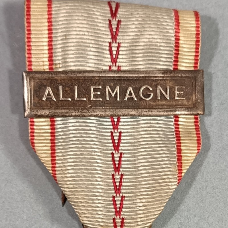 MEDAILLE COMMEMORATIVE GUERRE 1939-1945 ARMEE DE LIBERATION AVEC BARRETTE ALLEMAGNE