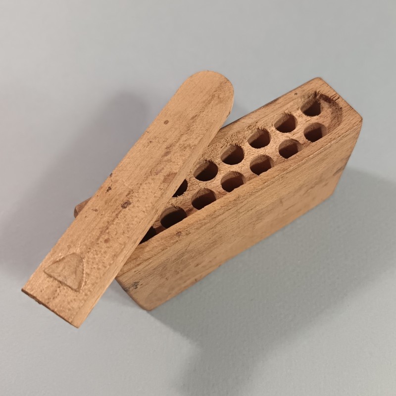 PETITE BOITE EN BOIS POUR ALLUMEURS OU DETONATEURS DE GRENADES A MANCHES STIELHGRENADEN MODELE 1924 DATEE 1944