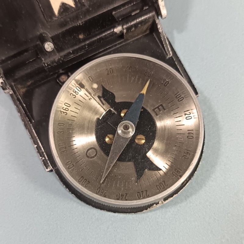 BOUSSOLE REGLEMENTAIRE MODELE 1922 FAB. SOCIETE DES LUNETIERS PARIS N°90745 POUR OFFICIER 1939-1945