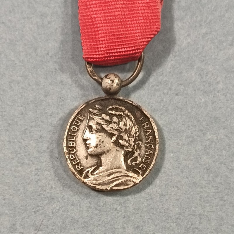 FRANCE REDUCTION DE LA MEDAILLE DU TRAVAIL CLASSE ARGENT MINISTERE DE COMMERCE ET DE L'INDUSTRIE