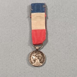 FRANCE REDUCTION DE LA MEDAILLE DU TRAVAIL CLASSE ARGENT MINISTERE DE COMMERCE ET DE L'INDUSTRIE