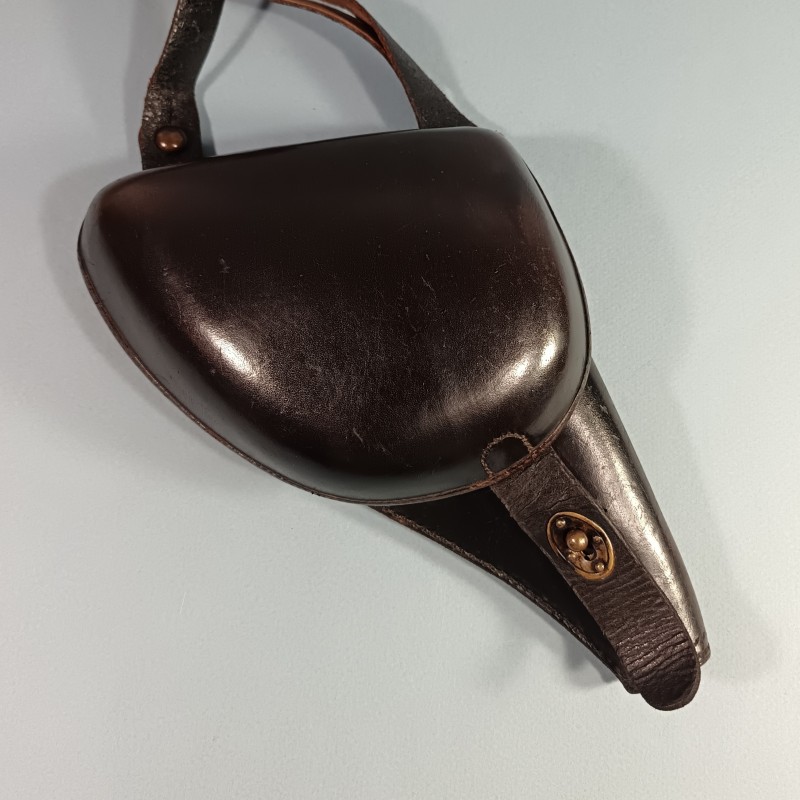 ETUI D'OFFICIER EN CUIR NOIR AVEC SA BRETELLE POUR REVOLVER ST ETIENNE MODELE 1892 ETUI " JAMBON "