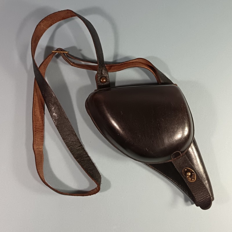 ETUI D'OFFICIER EN CUIR NOIR AVEC SA BRETELLE POUR REVOLVER ST ETIENNE MODELE 1892 ETUI " JAMBON "
