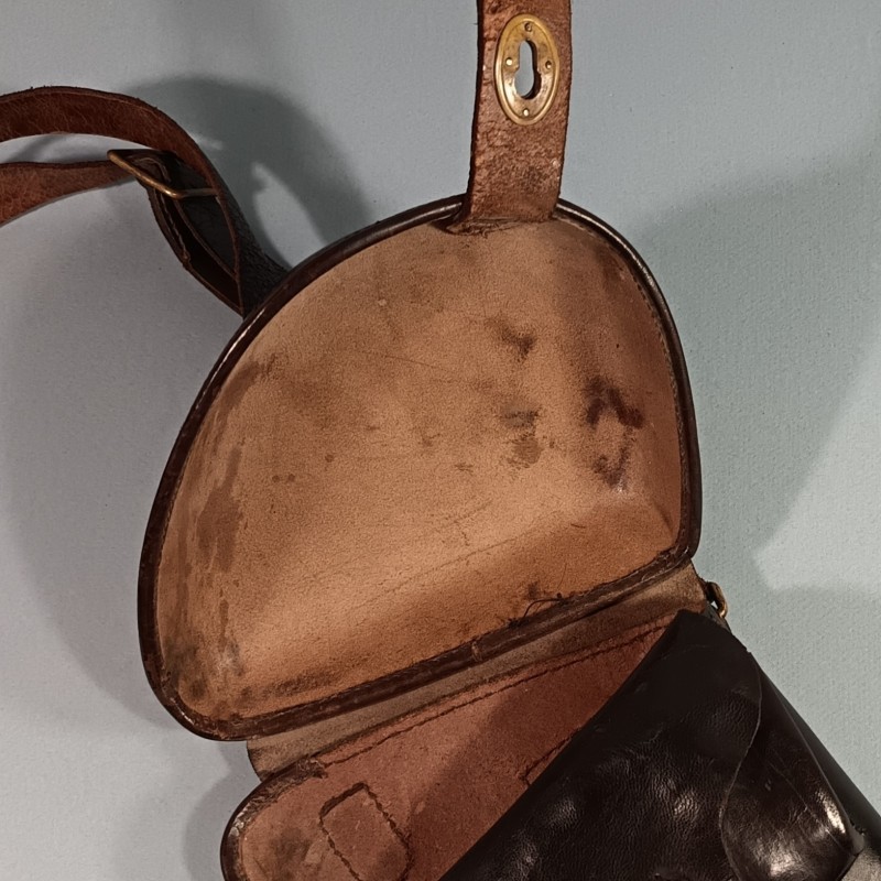 ETUI D'OFFICIER EN CUIR NOIR AVEC SA BRETELLE POUR REVOLVER ST ETIENNE MODELE 1892 ETUI " JAMBON "