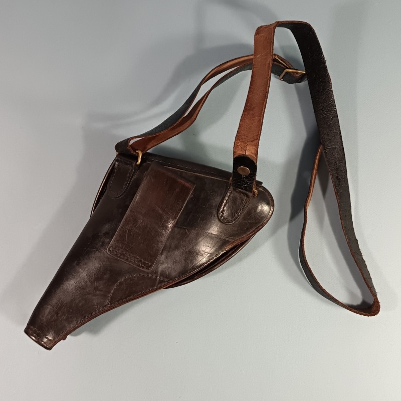 ETUI D'OFFICIER EN CUIR NOIR AVEC SA BRETELLE POUR REVOLVER ST ETIENNE MODELE 1892 ETUI " JAMBON "
