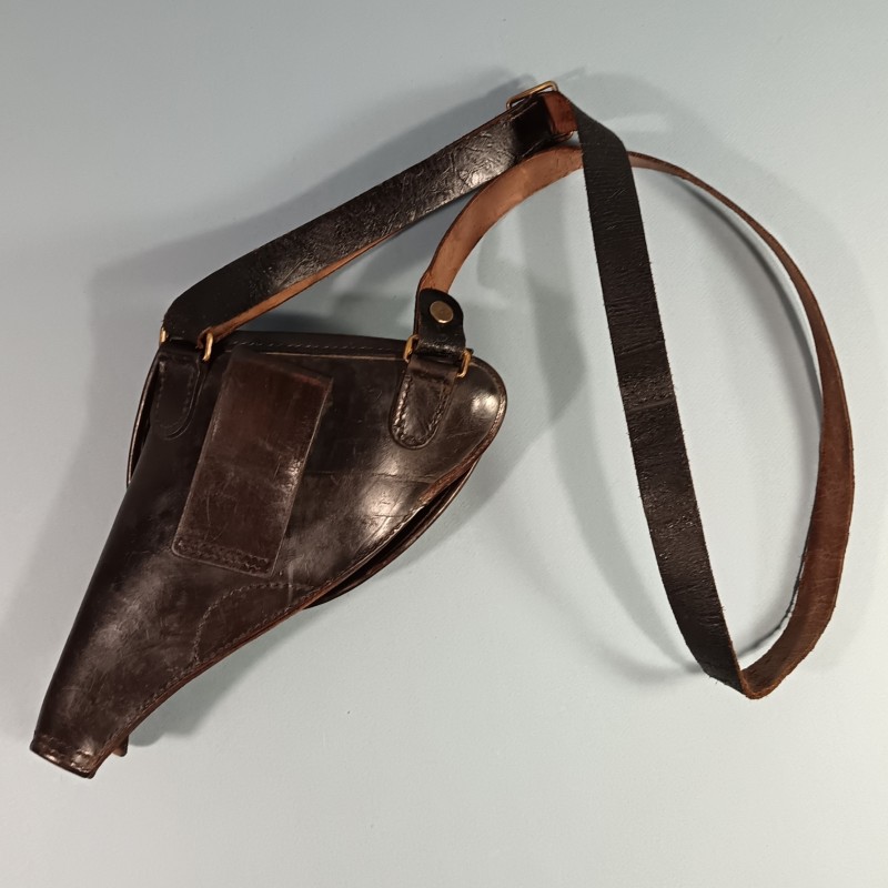 ETUI D'OFFICIER EN CUIR NOIR AVEC SA BRETELLE POUR REVOLVER ST ETIENNE MODELE 1892 ETUI " JAMBON "