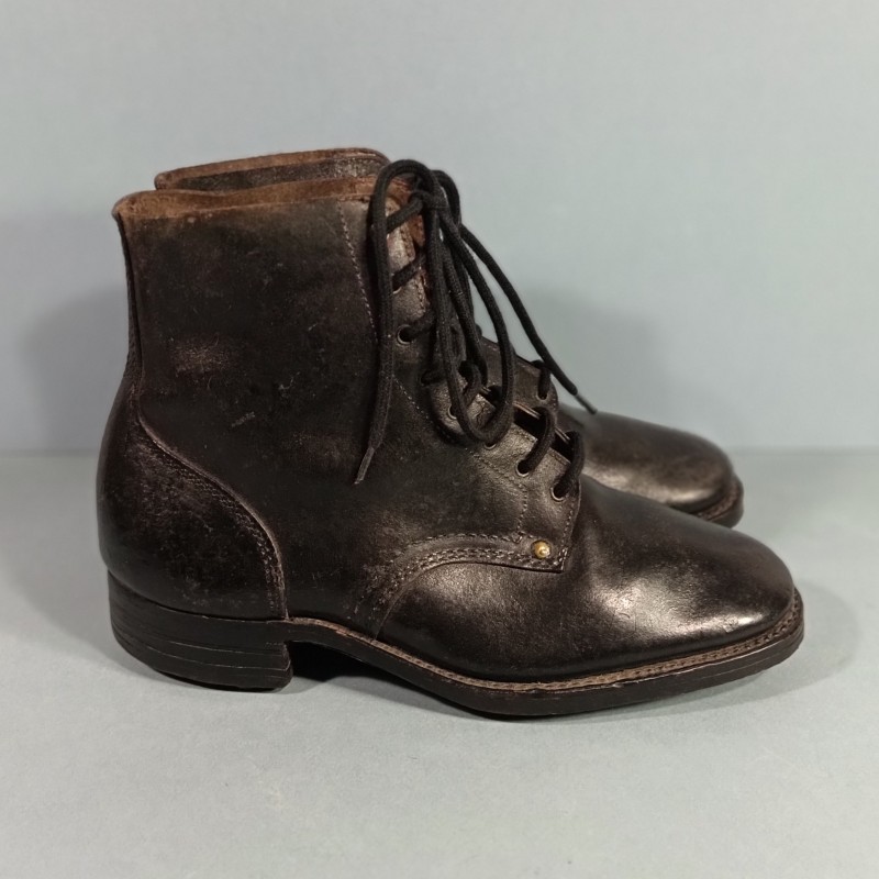 BRODEQUINS CHAUSSURES MILITAIRE EN CUIR NOIR MODELE 1941 TOUTES ARMES DATEES 1946 TAILLE 28/? 42/43