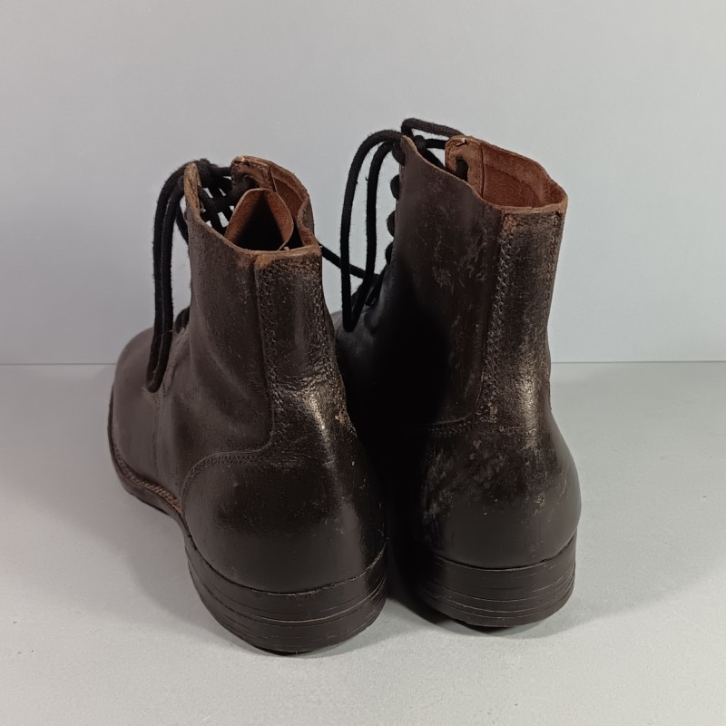 BRODEQUINS CHAUSSURES MILITAIRE EN CUIR NOIR MODELE 1941 TOUTES ARMES DATEES 1946 TAILLE 28/? 42/43