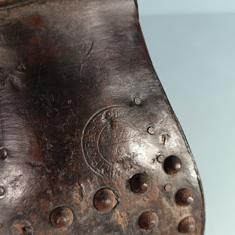 BRODEQUINS CHAUSSURES MILITAIRE EN CUIR NOIR MODELE 1941 TOUTES ARMES DATEES 1946 TAILLE 28/? 42/43
