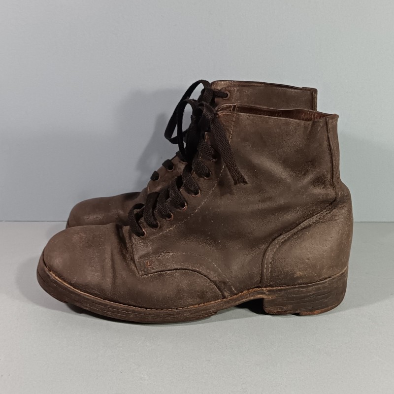 BRODEQUINS TROUPE CHAUSSURES MILITAIRE CLOUTES MODELE 1941 TOUTES ARMES TAILLE 42/43