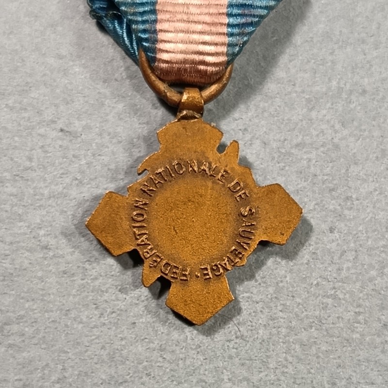 FRANCE REDUCTION DE LA MEDAILLE DE LA FEDERATION NATIONALE DE SAUVETAGE VALEUR CIVIQUE BARRETTE DEVOUEMENT