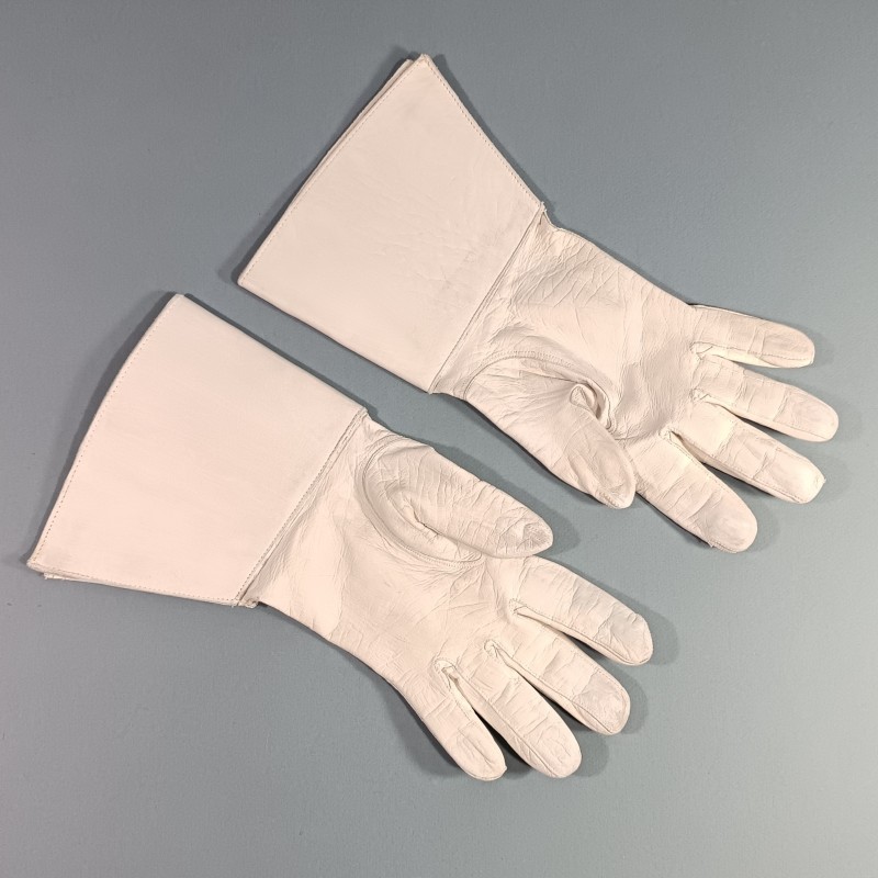 PAIRE DE GANTS CRISPIN EN CUIR BLANC CAVALERIE GENDARMERIE GARDE REPUBLICAINE GARDE AU DRAPEAU SAPEURS TAILLE 8.5
