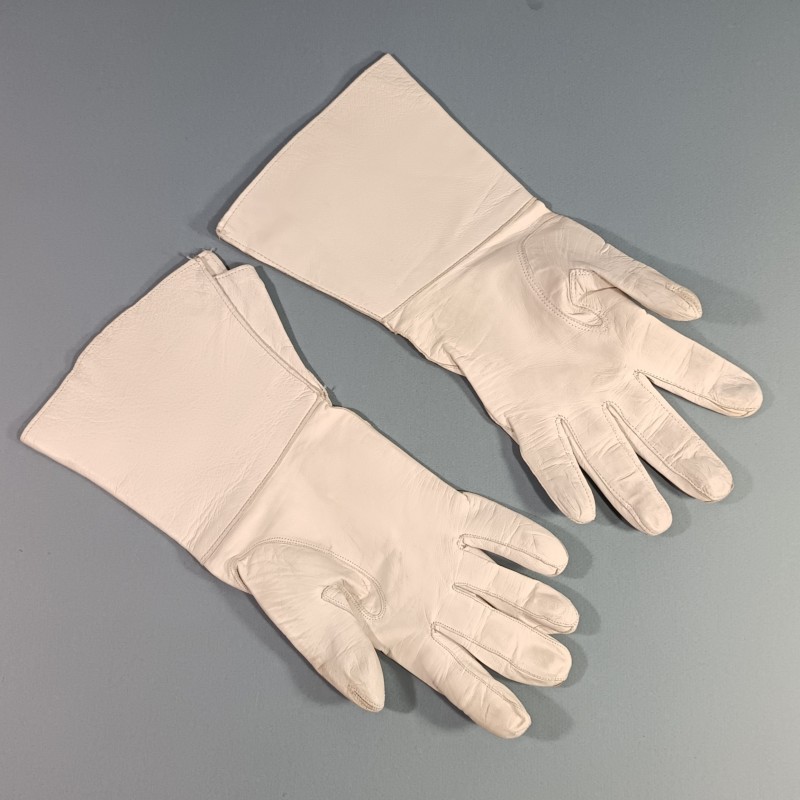 PAIRE DE GANTS CRISPIN EN CUIR BLANC CAVALERIE GENDARMERIE GARDE REPUBLICAINE GARDE AU DRAPEAU SAPEURS TAILLE 8