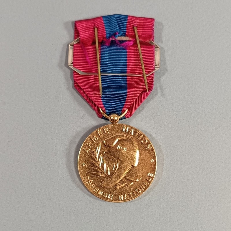 FRANCE MEDAILLE DE LA DEFENSE NATIONALE FRANCAISE CLASSE BRONZE AVEC BARRETTE FUSILIERS MARINS