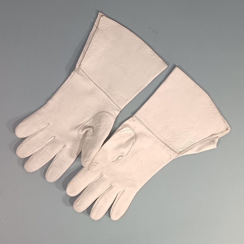 PAIRE DE GANTS CRISPIN EN CUIR BLANC CAVALERIE GENDARMERIE GARDE REPUBLICAINE GARDE AU DRAPEAU SAPEURS TAILLE 8
