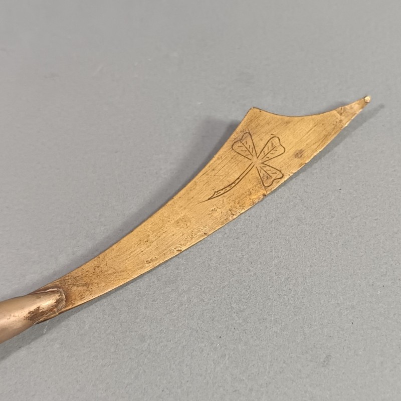 ARTISANAT DE TRANCHEE COUPE PAPIER SOUVENIR DES BALKANS 1918 ET UN BOUTONS DES TROUPES COLONIALES