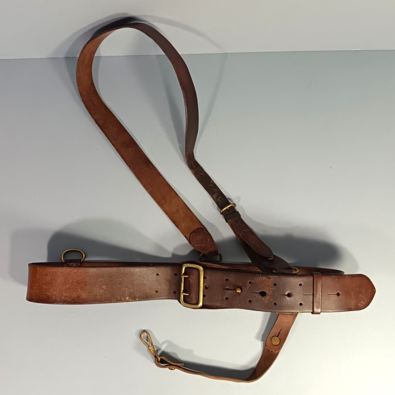 CEINTURON AVEC SON BAUDRIER ET SUSPENTE DE SABRE POUR LES OFFICIERS ET SOUS OFFICIERS PREMIERE ET SECONDE GUERRE