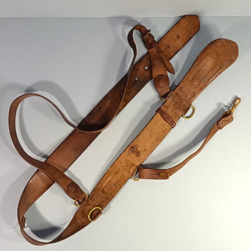 CEINTURON AVEC SON BAUDRIER ET SUSPENTE DE SABRE POUR LES OFFICIERS ET SOUS OFFICIERS PREMIERE ET SECONDE GUERRE