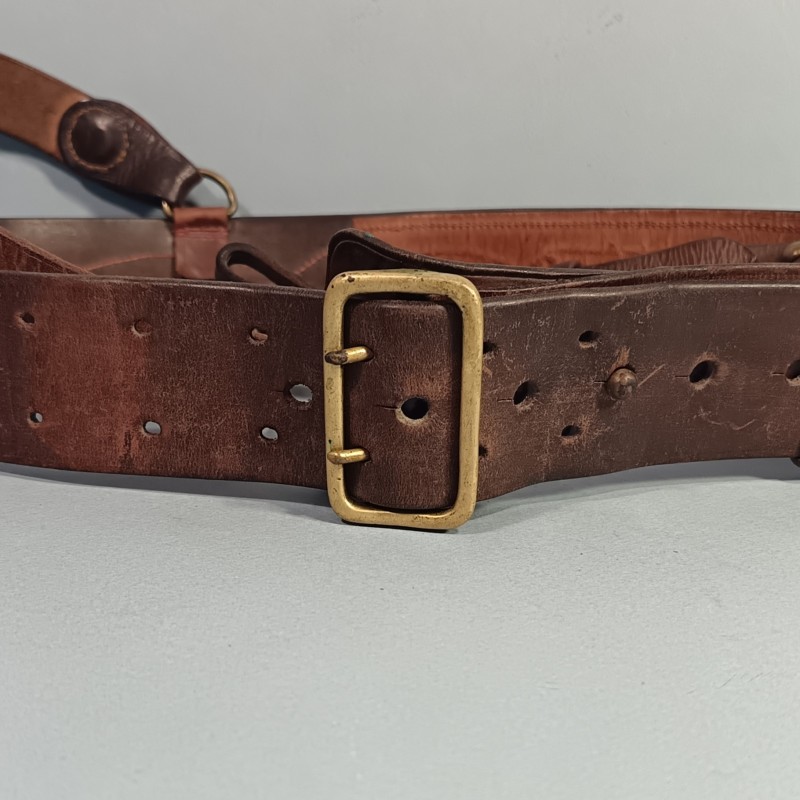 CEINTURON AVEC SON BAUDRIER ET SUSPENTE DE SABRE POUR LES OFFICIERS ET SOUS OFFICIERS PREMIERE ET SECONDE GUERRE
