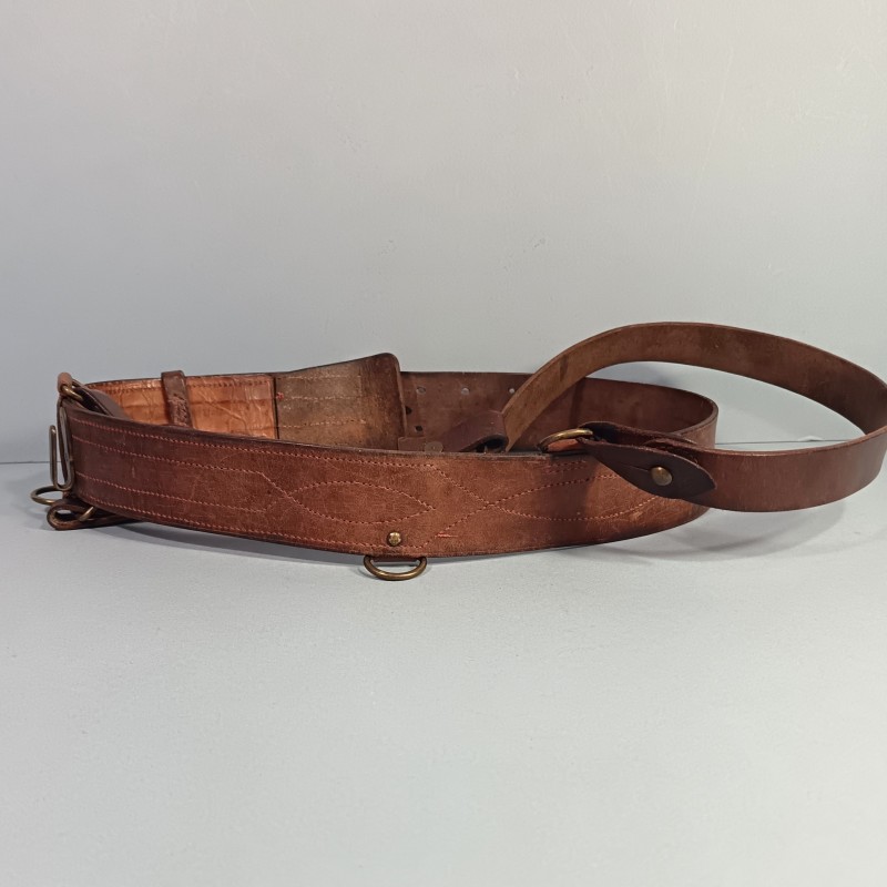 CEINTURON AVEC SON BAUDRIER ET SUSPENTE DE SABRE POUR LES OFFICIERS ET SOUS OFFICIERS PREMIERE ET SECONDE GUERRE