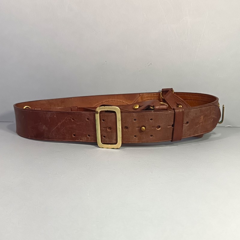 CEINTURON AVEC SON BAUDRIER ET SUSPENTE DE SABRE POUR LES OFFICIERS ET SOUS OFFICIERS PREMIERE ET SECONDE GUERRE