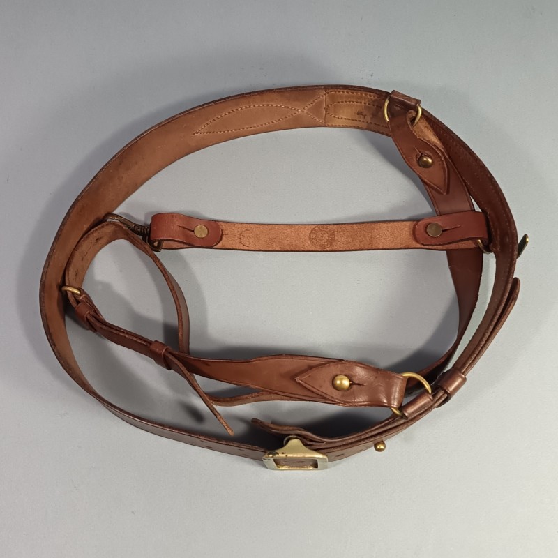 CEINTURON AVEC SON BAUDRIER ET SUSPENTE DE SABRE POUR LES OFFICIERS ET SOUS OFFICIERS PREMIERE ET SECONDE GUERRE