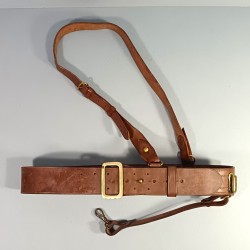 CEINTURON AVEC SON BAUDRIER ET SUSPENTE DE SABRE POUR LES OFFICIERS ET SOUS OFFICIERS PREMIERE ET SECONDE GUERRE