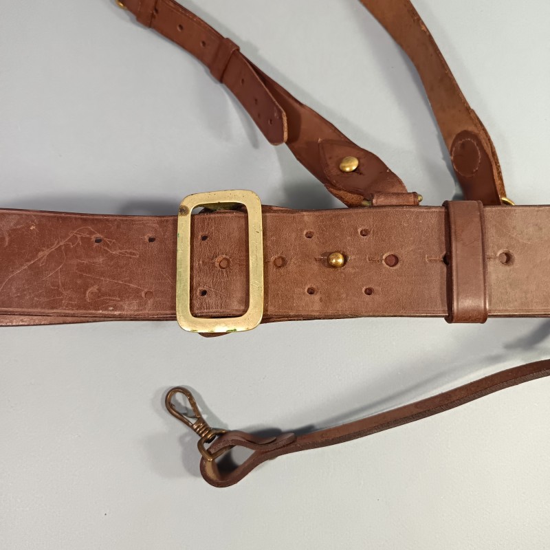 CEINTURON AVEC SON BAUDRIER ET SUSPENTE DE SABRE POUR LES OFFICIERS ET SOUS OFFICIERS PREMIERE ET SECONDE GUERRE