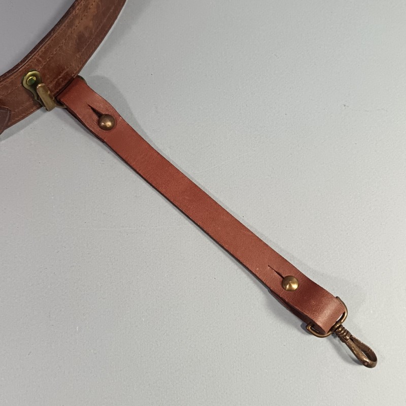 CEINTURON AVEC SON BAUDRIER ET SUSPENTE DE SABRE POUR LES OFFICIERS ET SOUS OFFICIERS PREMIERE ET SECONDE GUERRE