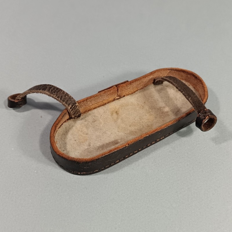 CACHE OPTIQUE DE JUMELLES MILITAIRE DE TYPE ALLEMAND FABRICATION SECONDE GUERRE TCHECOSLOVAQUIE OU POLOGNE