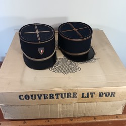 TRES BEL ENSEMBLE DE POLICE DES ANNEES 1950 HIRONDELLE PELLERINE MANTEAU UNIFORME KEPIS