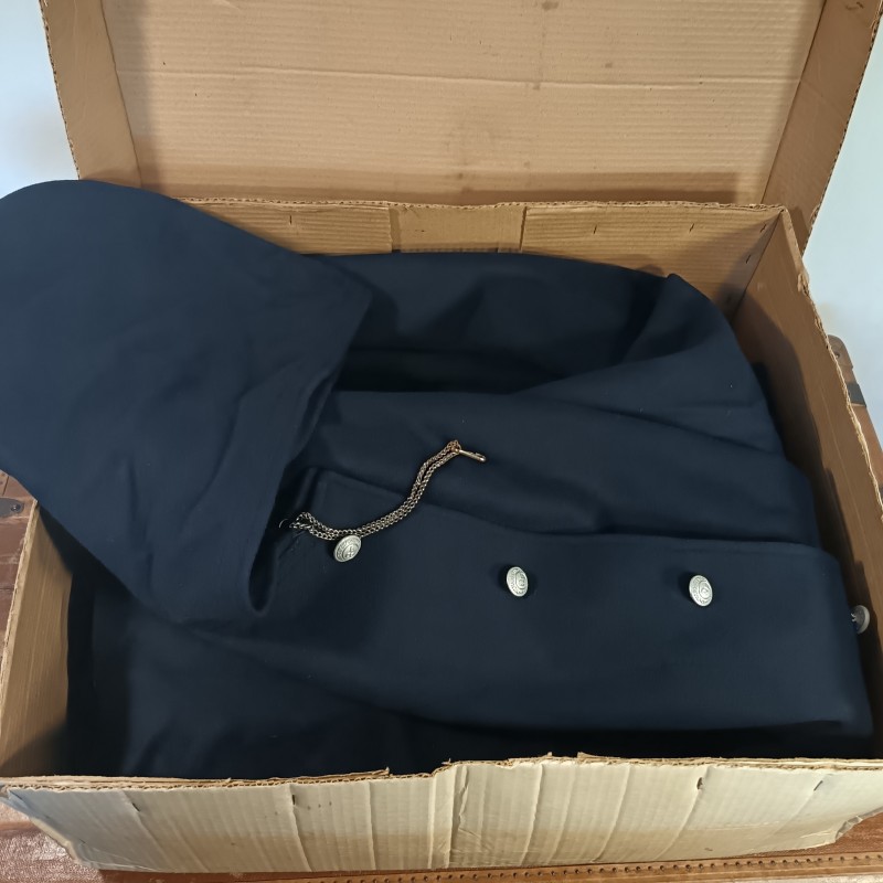TRES BEL ENSEMBLE DE POLICE DES ANNEES 1950 HIRONDELLE PELLERINE MANTEAU UNIFORME KEPIS