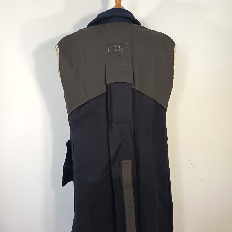 TRES BEL ENSEMBLE DE POLICE DES ANNEES 1950 HIRONDELLE PELLERINE MANTEAU UNIFORME KEPIS