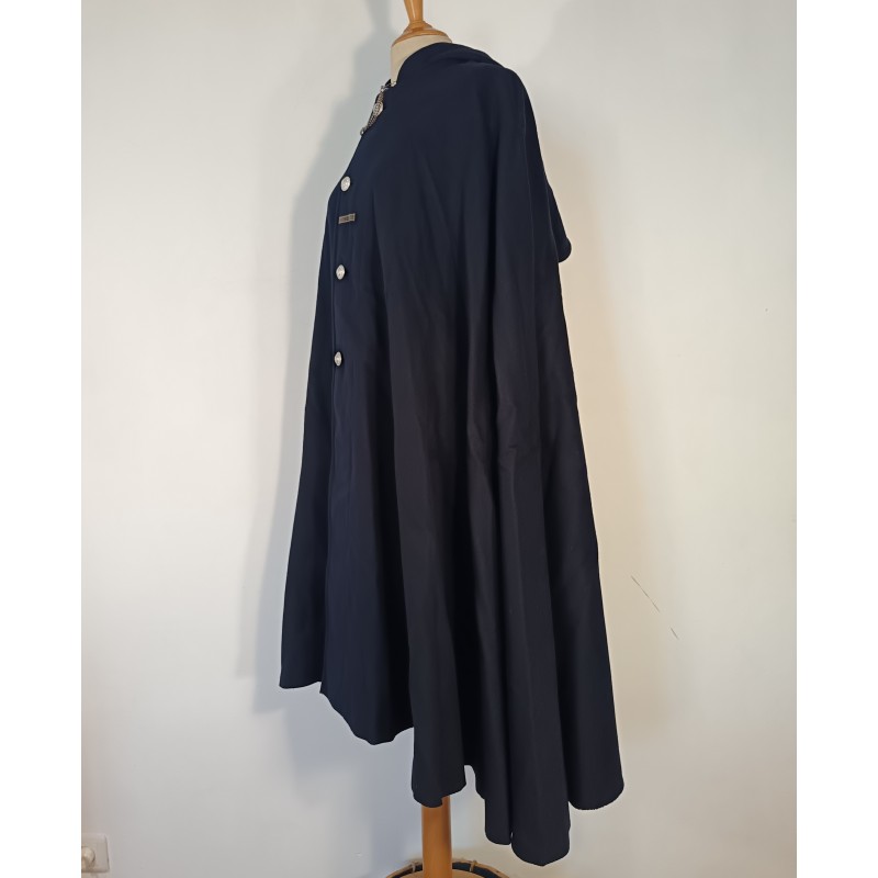 TRES BEL ENSEMBLE DE POLICE DES ANNEES 1950 HIRONDELLE PELLERINE MANTEAU UNIFORME KEPIS