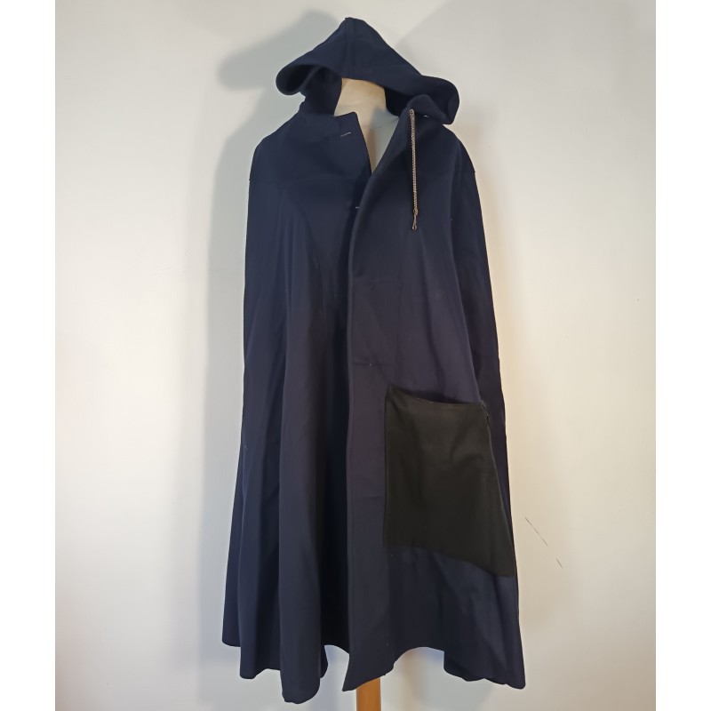 TRES BEL ENSEMBLE DE POLICE DES ANNEES 1950 HIRONDELLE PELLERINE MANTEAU UNIFORME KEPIS